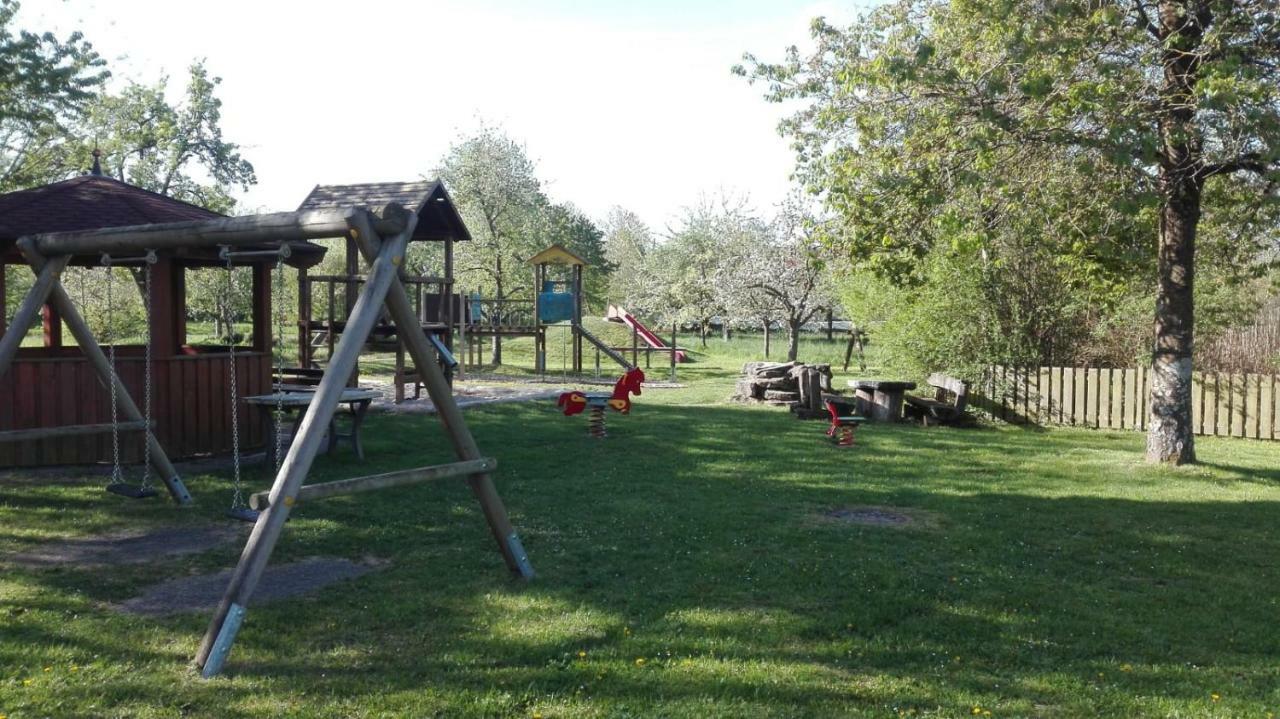 Obere Ferienwohnung Asshoff Zwischen Odenwald, Taubertal Und Bauland Berolzheim Luaran gambar