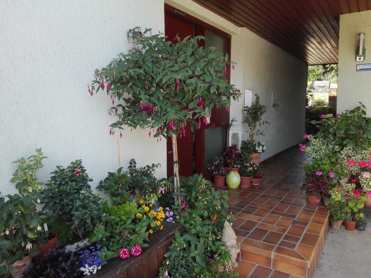 Obere Ferienwohnung Asshoff Zwischen Odenwald, Taubertal Und Bauland Berolzheim Luaran gambar